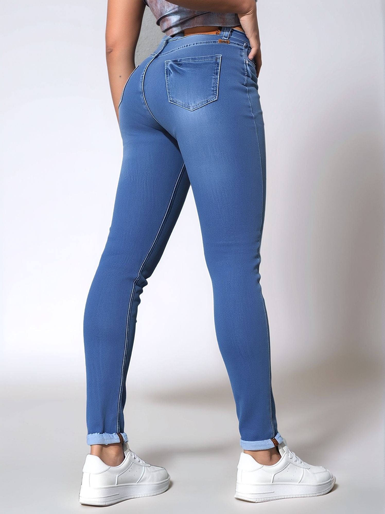 HMJeans|Pantalones vaqueros ajustados azul claro de talle alto con fila de botones y diseño con roturas, versátiles para looks casuales