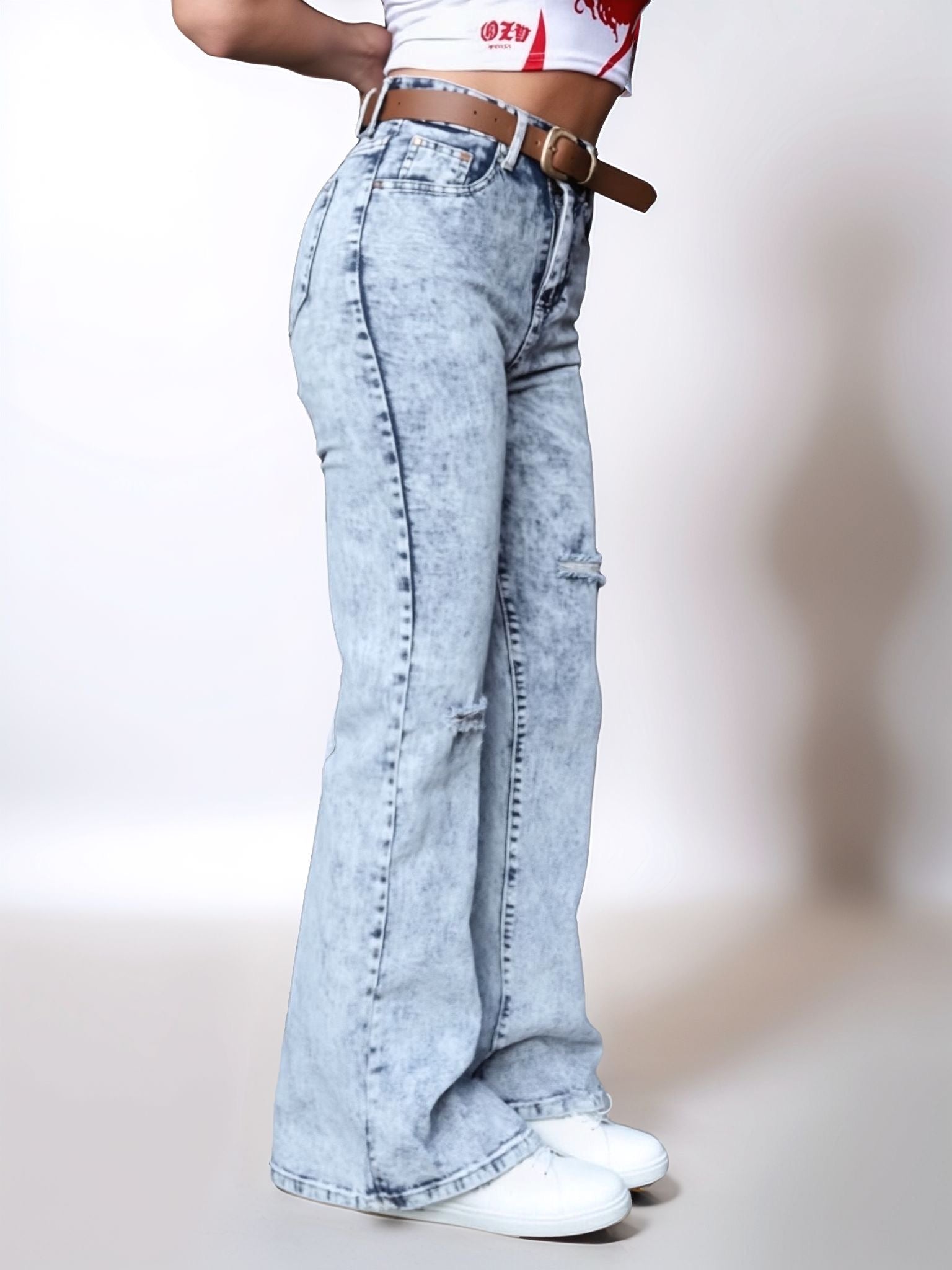 HMJeans|Pantalón vaquero azul claro lavado con roturas y leve acampanado, estilo retro versátil