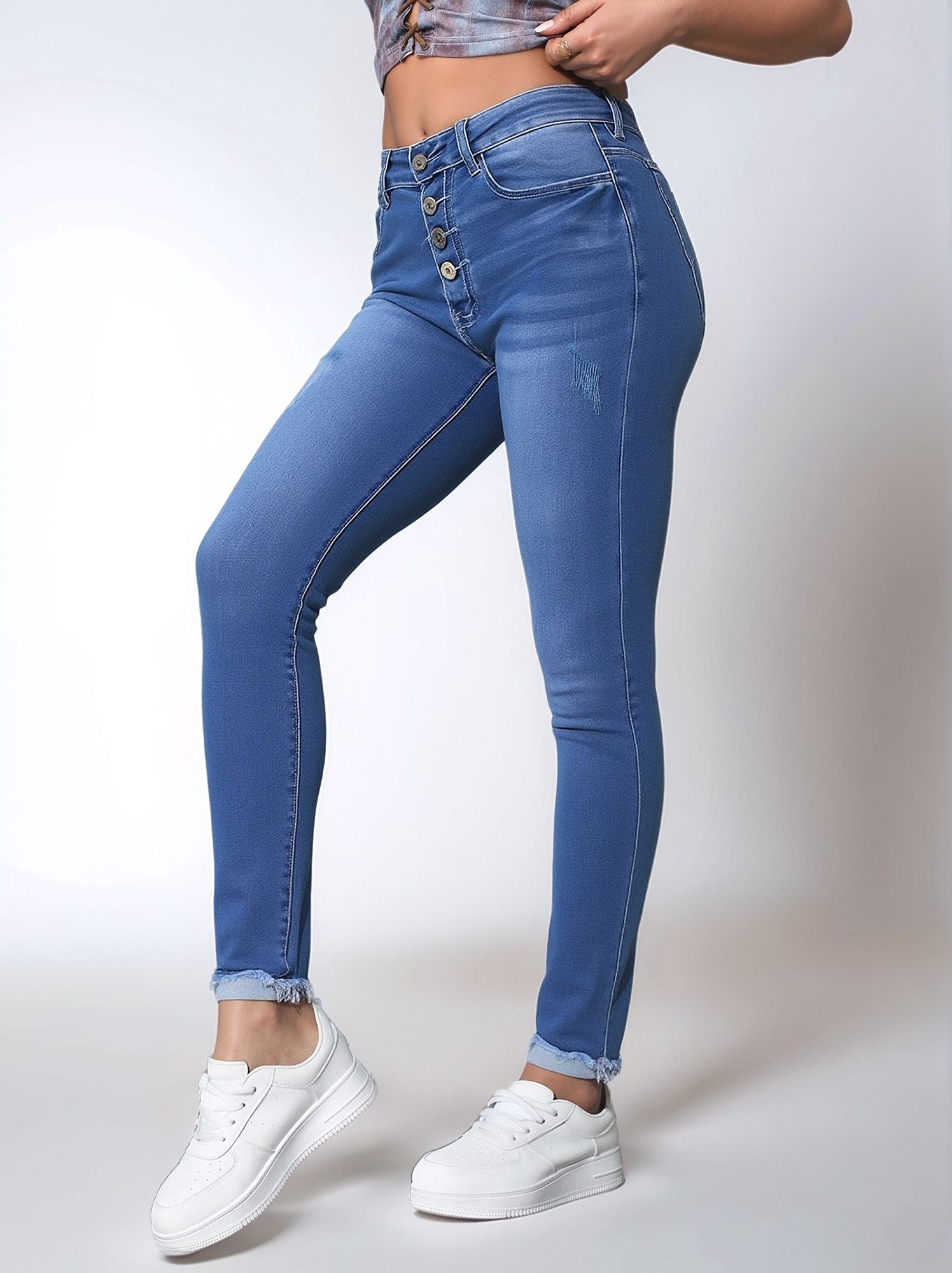 HMJeans｜Pantalones vaqueros ajustados azul claro de talle alto con fila de botones y diseño con roturas, versátiles para looks casuales