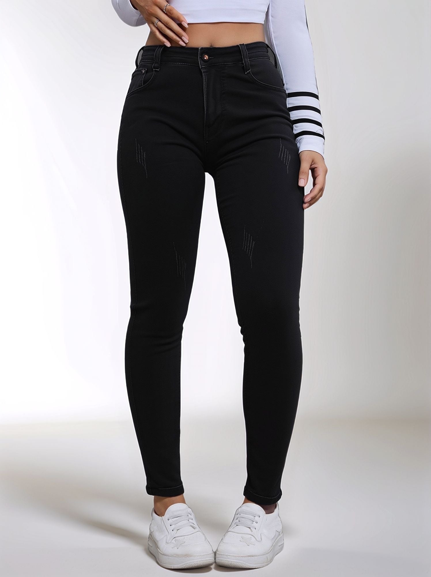 HMJeans｜Pantalones vaqueros negros ajustados de talle alto con roturas, diseño moderno y versátil