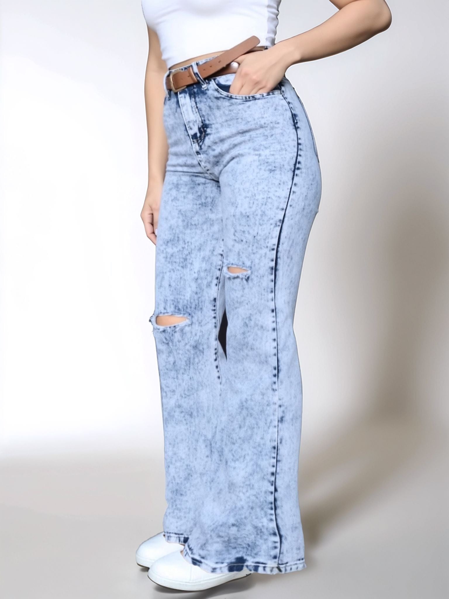 HMJeans｜Pantalón vaquero azul claro lavado con roturas y leve acampanado, estilo retro versátil