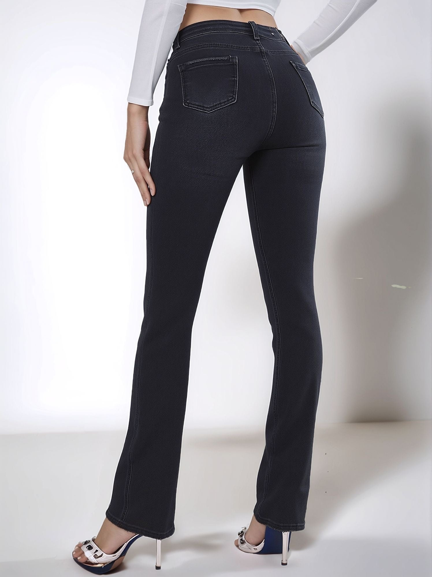 HMJeans｜Pantalón vaquero negro con leve acampanado y tiro alto, diseño sencillo y versátil