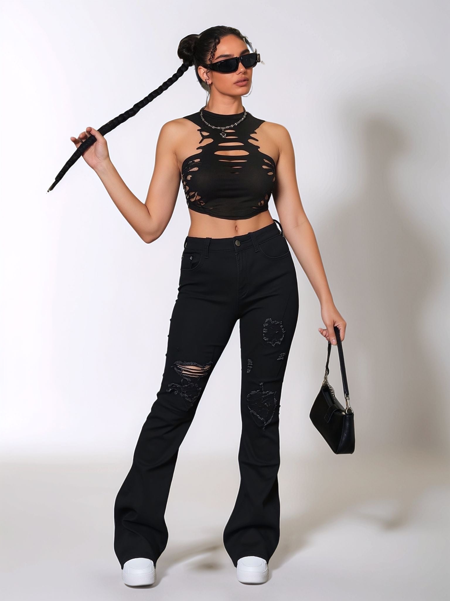 HMJeans｜Pantalón vaquero negro con botonadura frontal y leve acampanado, diseño sencillo y versátil